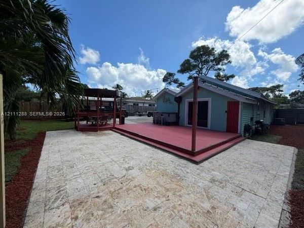 1033 NE 34th St , Oakland Park, FL 33334