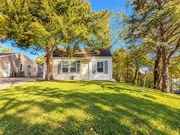 35 Hillside Avenue, Des Moines, IA 50315