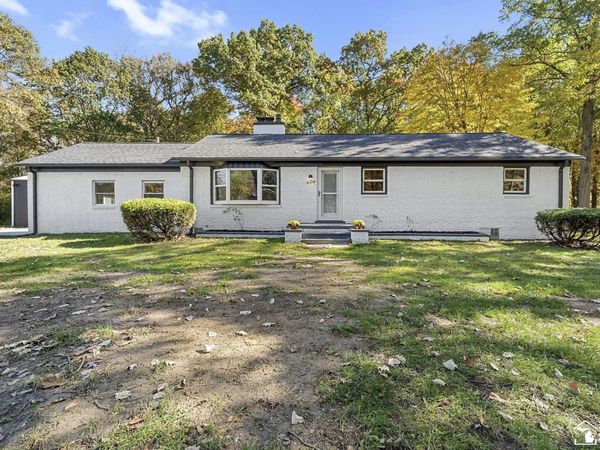 21215 Dickinson Road, New Boston, MI 00000