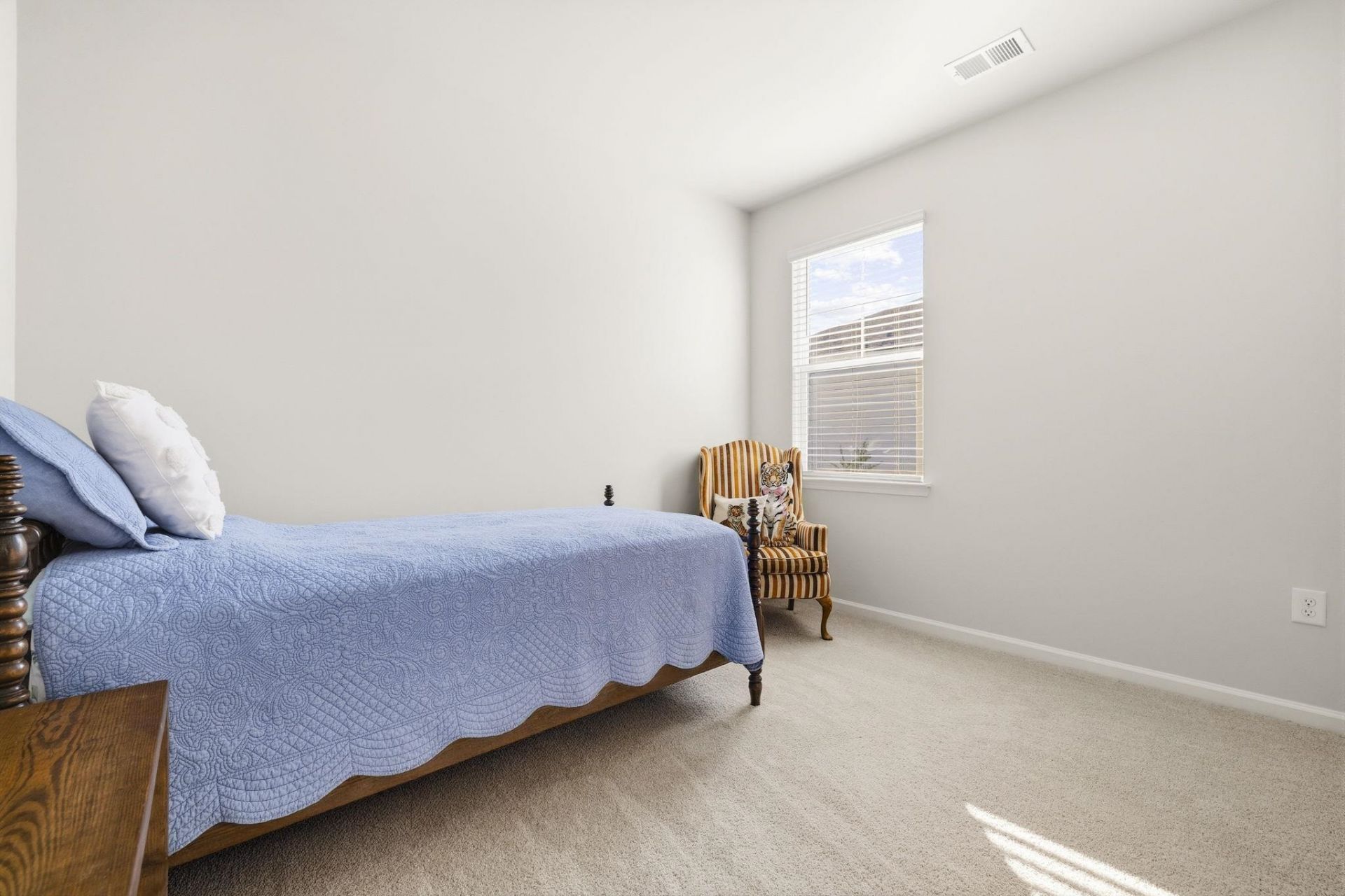 2820 Riverboat Way  Photo 7