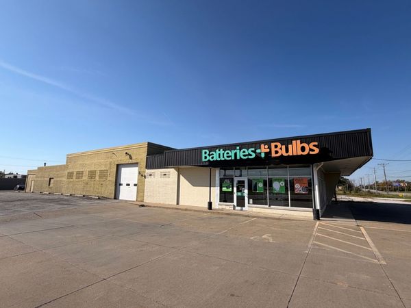 300 Avenue Of The Cities Avenue , East Moline, IL 61244