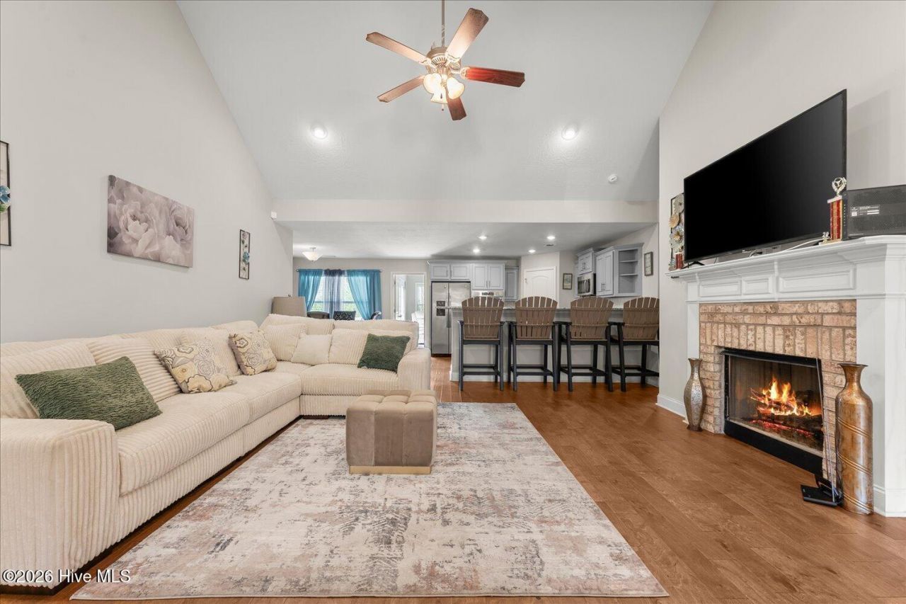 1216 Bubbling Springs Drive Photo 12