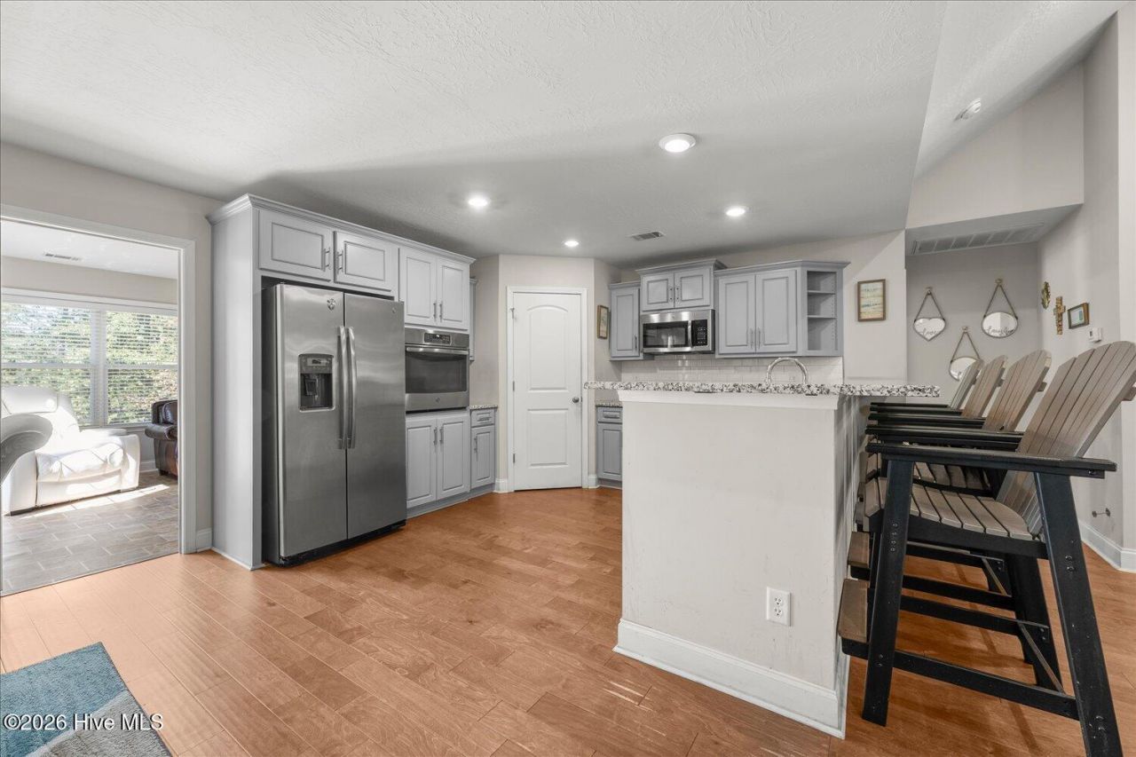 1216 Bubbling Springs Drive Photo 14