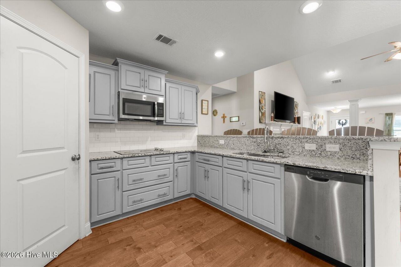 1216 Bubbling Springs Drive Photo 16