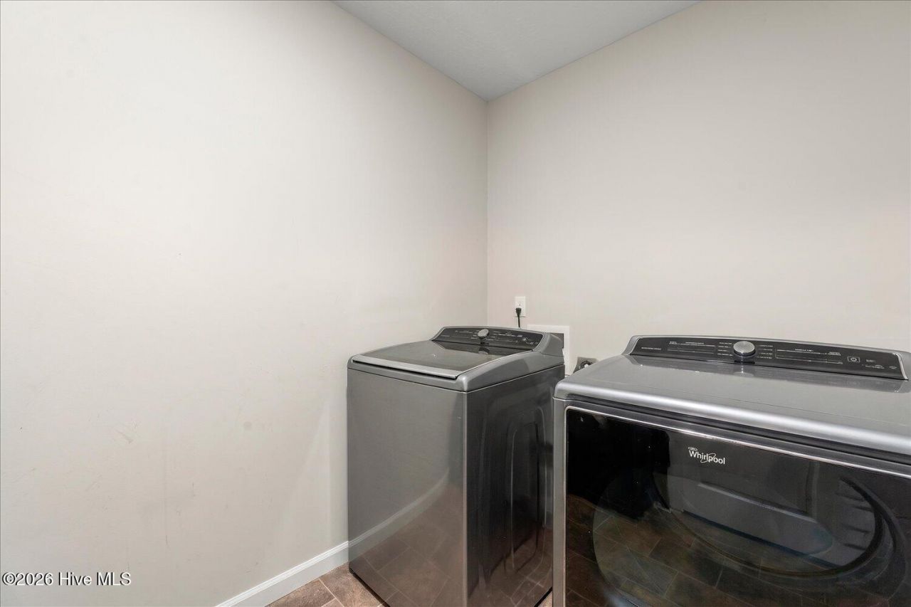1216 Bubbling Springs Drive Photo 19