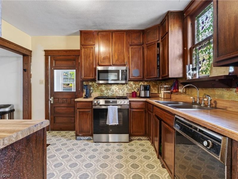 1222 W 6th Street, Lorain, OH 44052 Photo 10