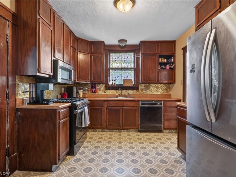 1222 W 6th Street, Lorain, OH 44052 Photo 8