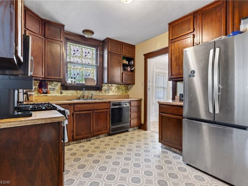 1222 W 6th Street, Lorain, OH 44052 Photo 9