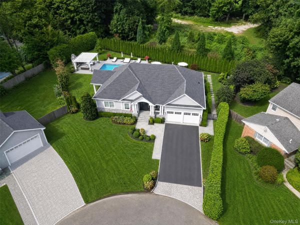 14 The Spur, Locust Valley, NY 11560
