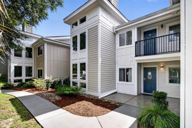 271 Alexandra Drive Photo 1
