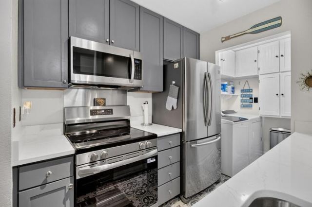 271 Alexandra Drive Photo 13