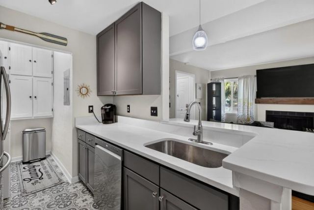 271 Alexandra Drive Photo 14
