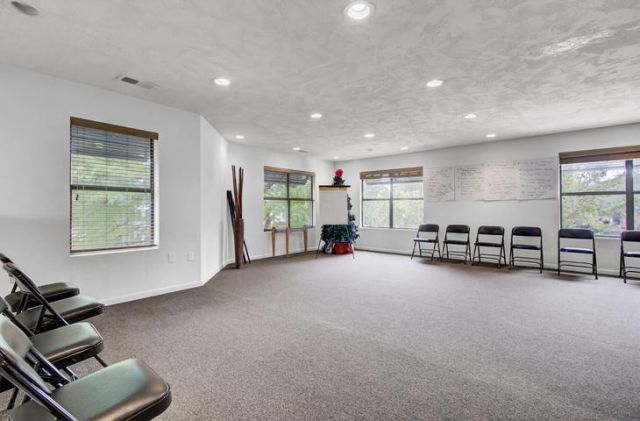 271 Alexandra Drive Photo 34