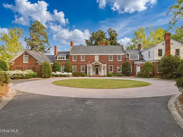 200 Hollycrest Drive , Pinehurst, NC 28374