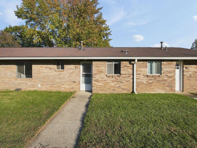 2336 Woodbrook Circle N, Unit B, Columbus, OH 43223 Photo 1