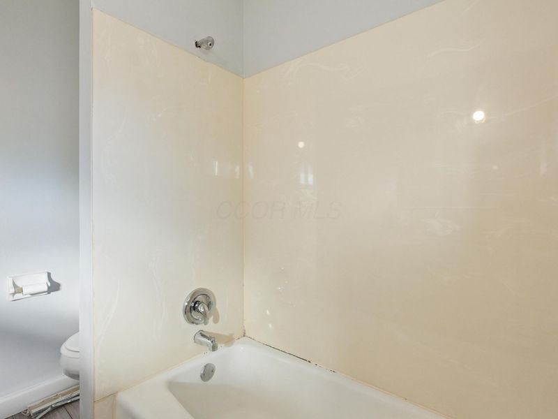 2336 Woodbrook Circle N, Unit B, Columbus, OH 43223 Photo 15