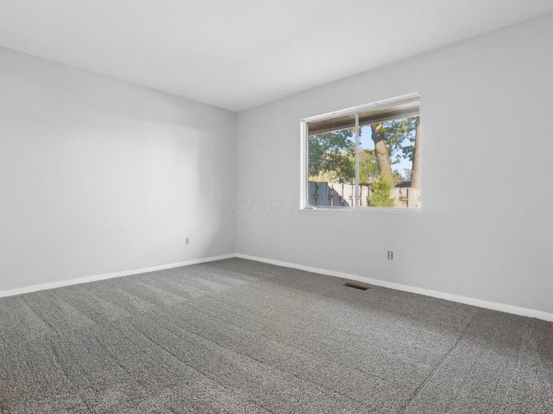 2336 Woodbrook Circle N, Unit B, Columbus, OH 43223 Photo 16