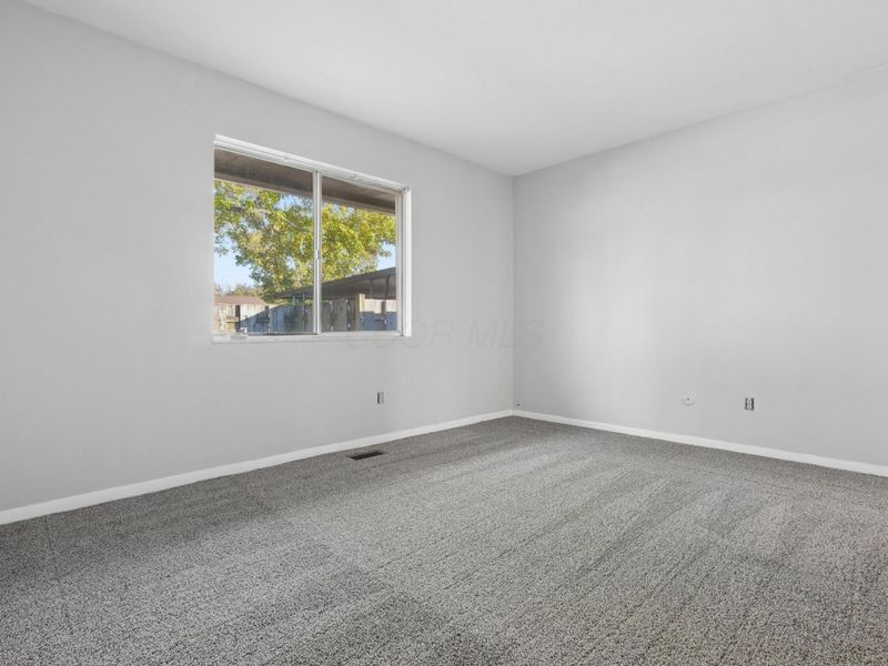 2336 Woodbrook Circle N, Unit B, Columbus, OH 43223 Photo 18
