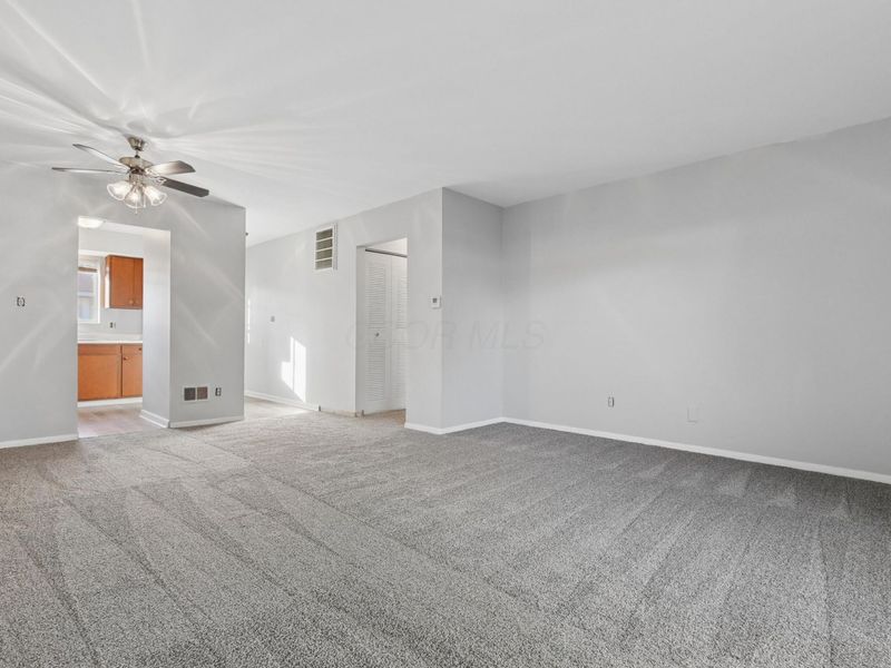 2336 Woodbrook Circle N, Unit B, Columbus, OH 43223 Photo 6