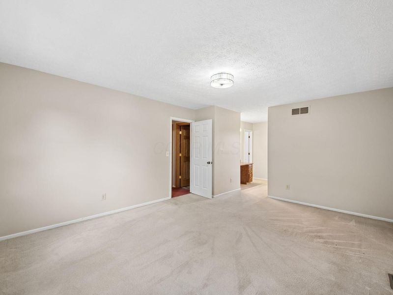 862 Ridenour Road , Columbus, OH 43230 Photo 14