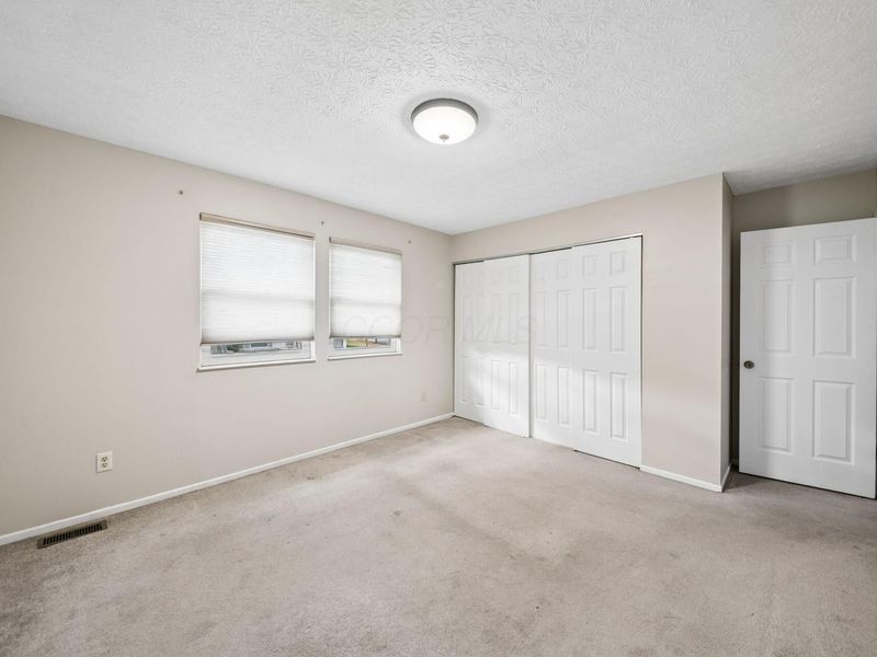 862 Ridenour Road , Columbus, OH 43230 Photo 17