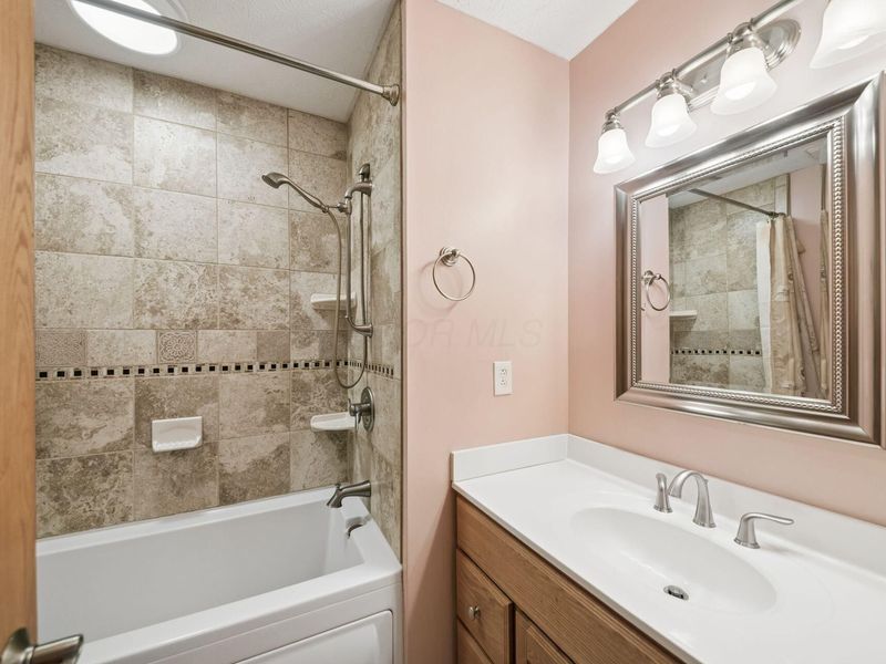 862 Ridenour Road , Columbus, OH 43230 Photo 18