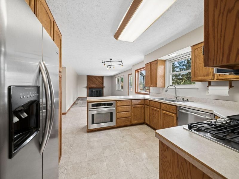 862 Ridenour Road , Columbus, OH 43230 Photo 3