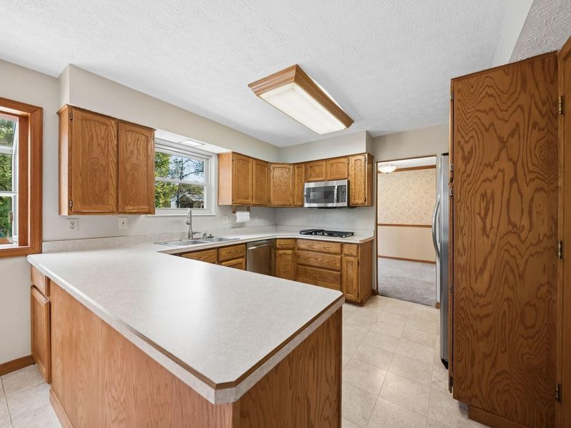 862 Ridenour Road , Columbus, OH 43230 Photo 4