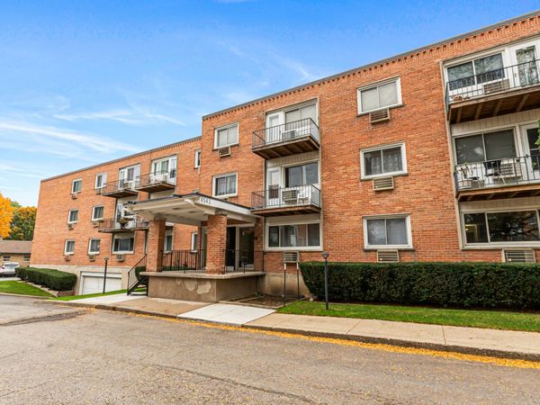 8541 Lotus Avenue, Unit 714, Skokie, IL 60077