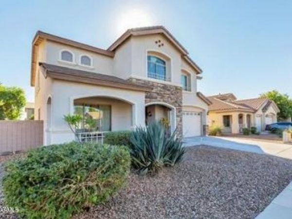 8821 W MIDWAY Avenue, Glendale, AZ 85305