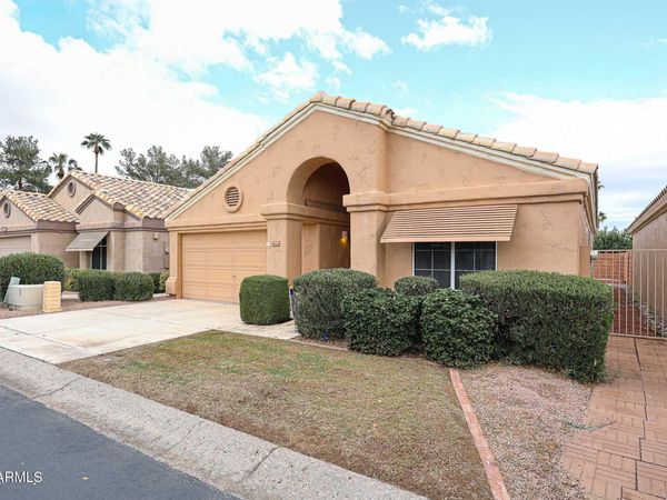 14562 W MOCCASIN Trail, Surprise, AZ 85374