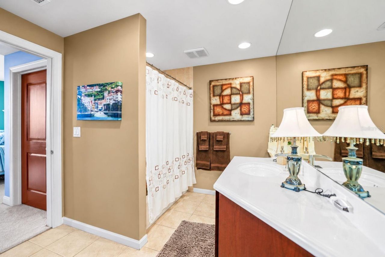 5823 Bowen Daniel Drive, Unit 704, Tampa, FL 33616 Photo