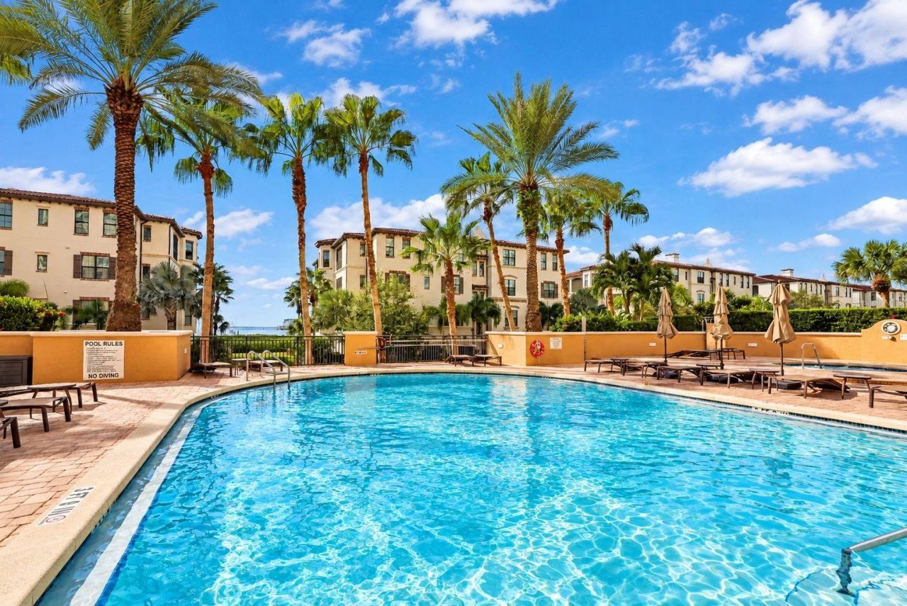 5823 Bowen Daniel Drive, Unit 704, Tampa, FL 33616 Photo