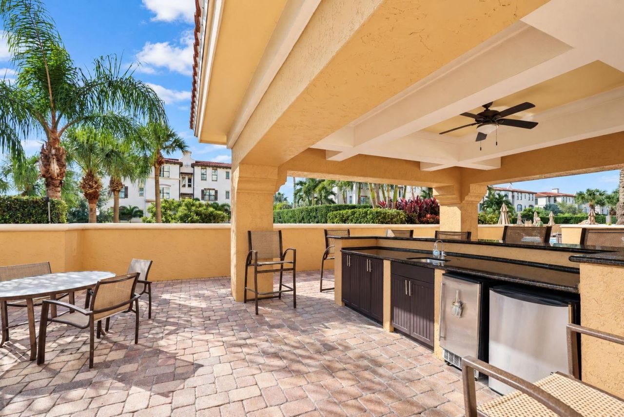 5823 Bowen Daniel Drive, Unit 704, Tampa, FL 33616 Photo