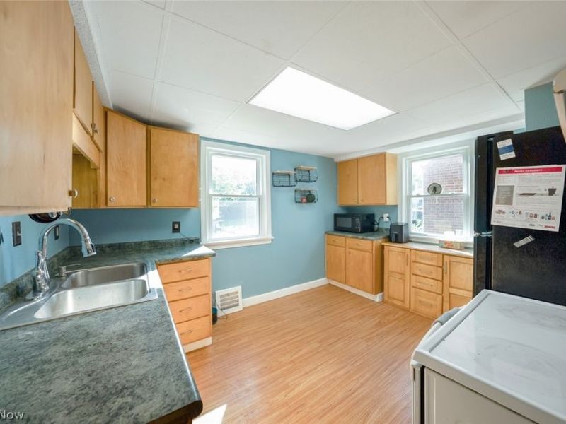 3431 Grovewood Avenue , Parma, OH 44134 Photo 6
