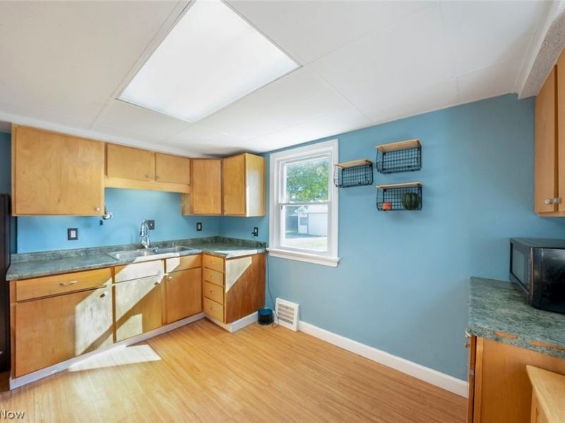 3431 Grovewood Avenue , Parma, OH 44134 Photo 7