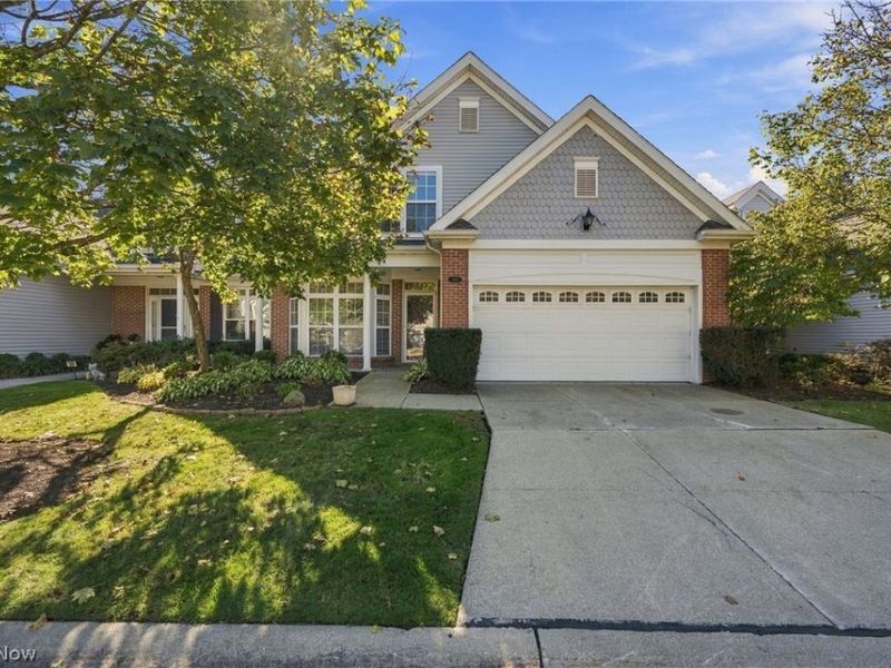 210 Rosebury Court, Mayfield Heights, OH 44124 Photo 1