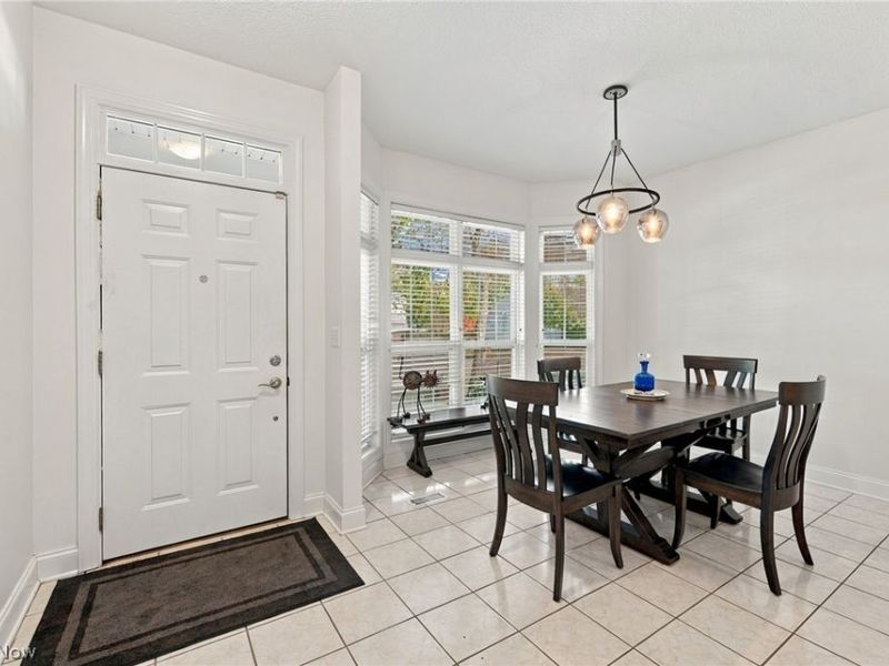 210 Rosebury Court, Mayfield Heights, OH 44124 Photo 4