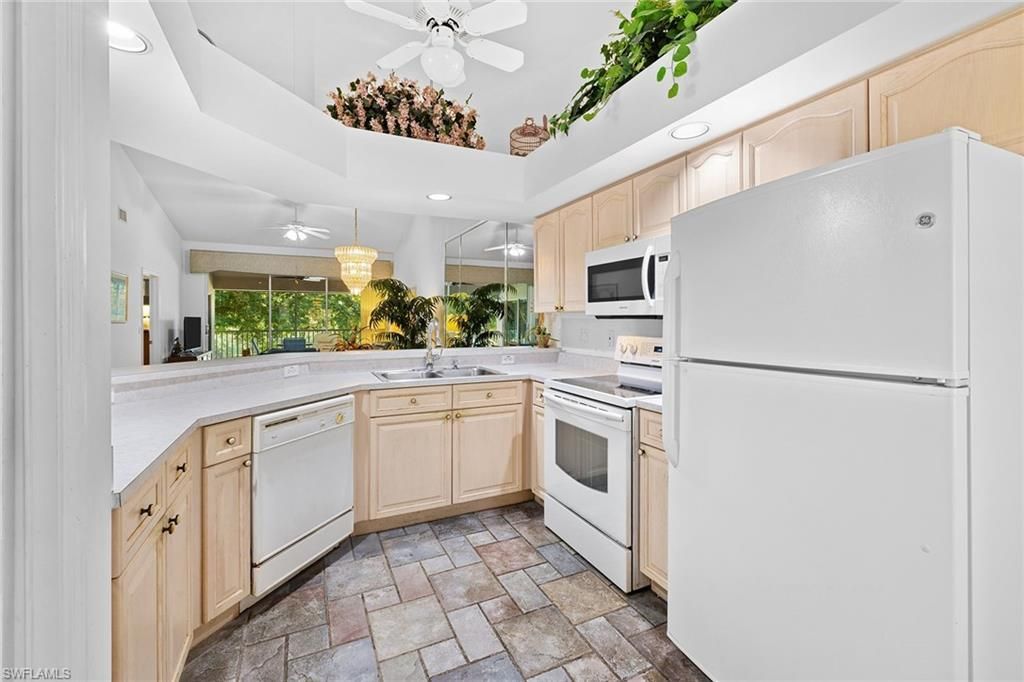 1048 Manor Lake Dr , Unit 203, Naples, FL 34110 Photo