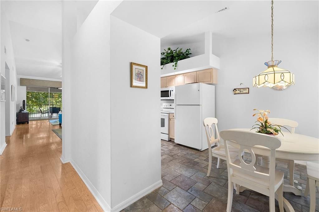 1048 Manor Lake Dr , Unit 203, Naples, FL 34110 Photo