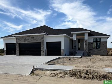 4914 N 214th Street, Elkhorn, NE 68022