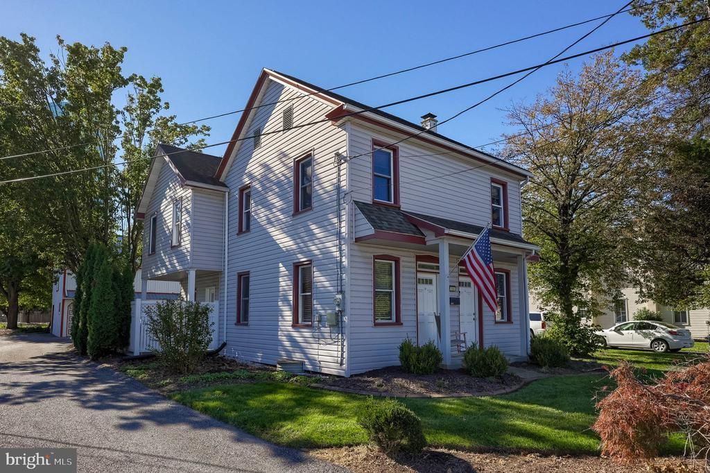 16 W MAIN STREET , LEOLA, PA 17540