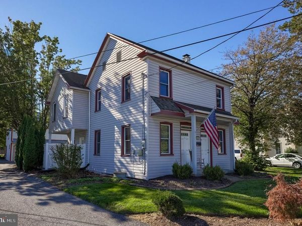16 W MAIN STREET, LEOLA, PA 17540