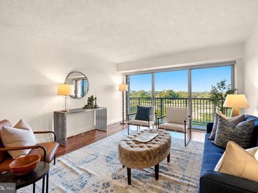 1300 ARMY NAVY DRIVE , Unit 905, ARLINGTON, VA 22202