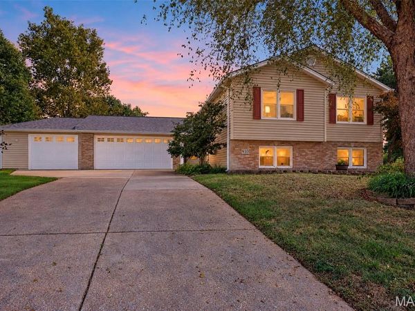 910 Summer Leaf Drive , St Peters, MO 63376