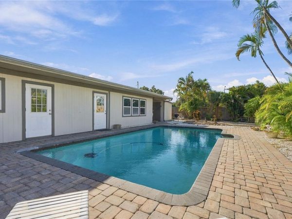 137 SUNWAY AVENUE, SARASOTA, FL 34237