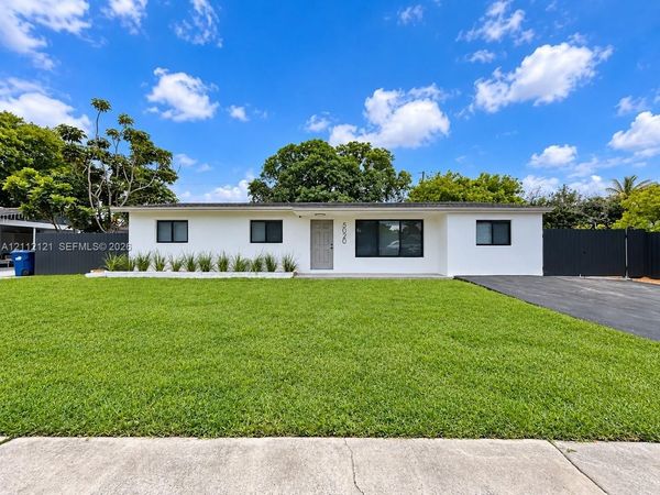 5020 NW 182nd St , Miami Gardens, FL 33055