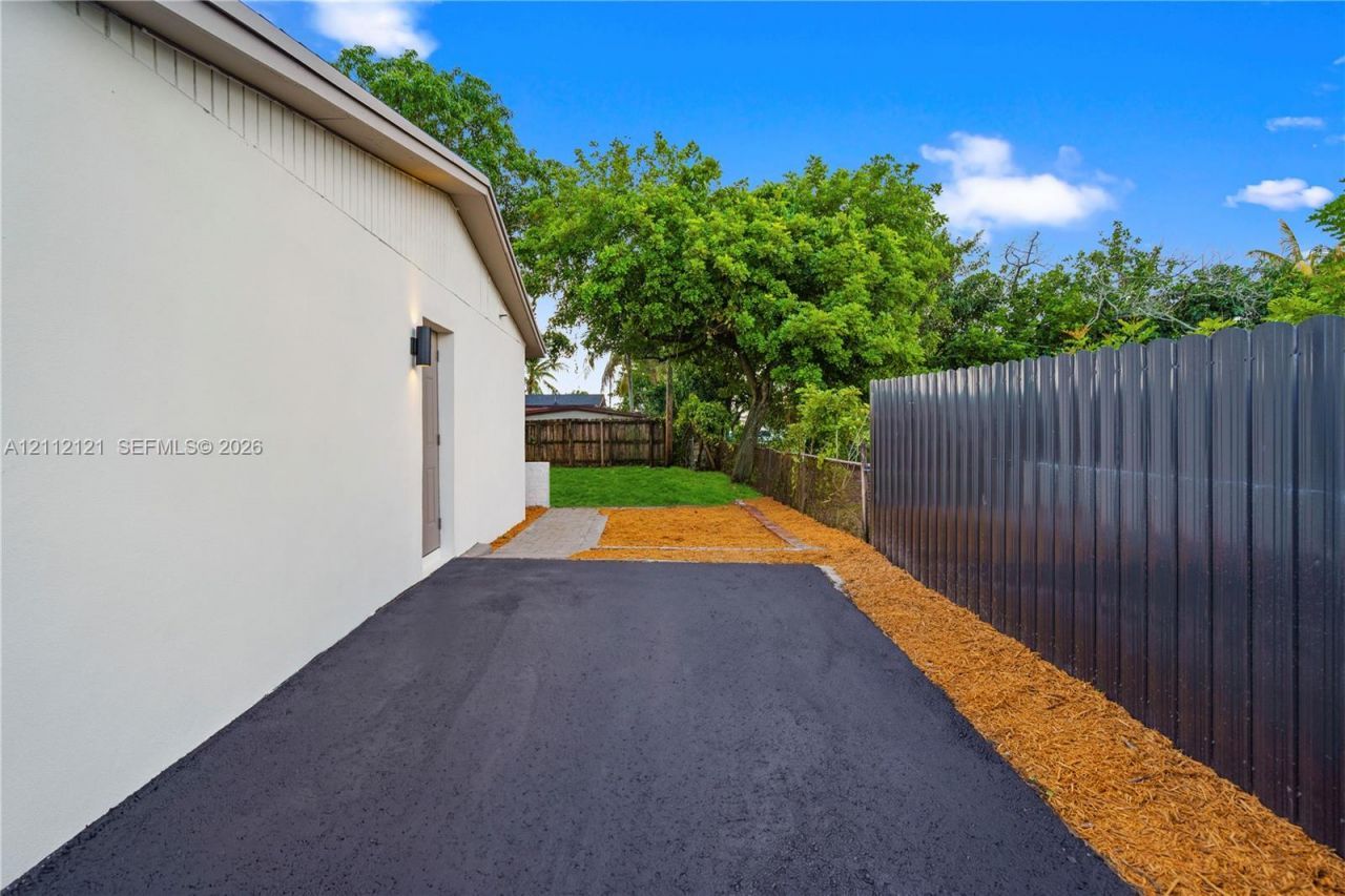 5020 NW 182nd St, Miami Gardens, FL 33055 Photo