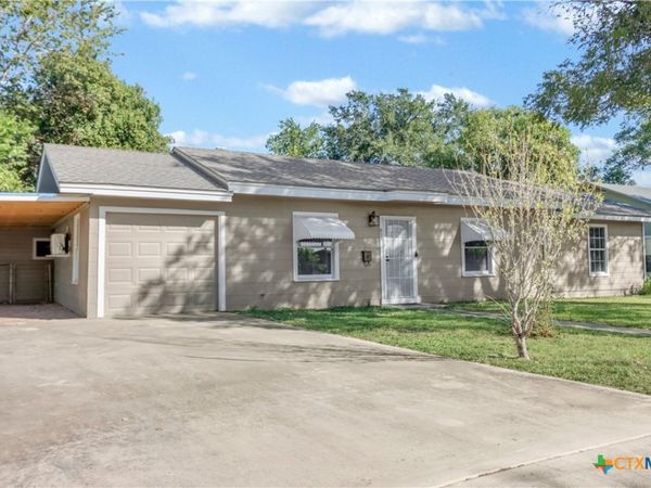 433 Wallace Street , Seguin, TX 78155