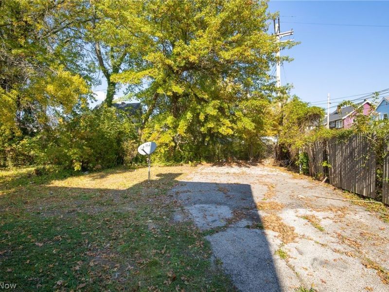 9809 Hilgert Drive, Cleveland, OH 44104 Photo 24